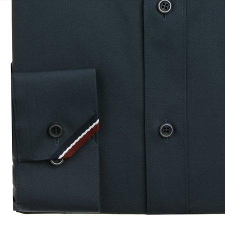 카라뒷고대 둥근D리벳 사양의슬림핏셔츠