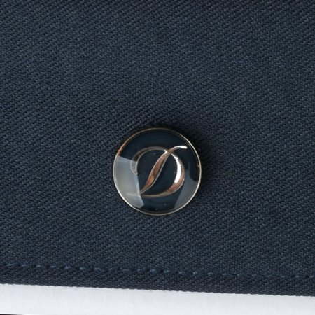 카라뒷고대 둥근D리벳 사양의슬림핏셔츠