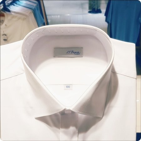 듀퐁만의 시그니처인 삼색자수셔츠