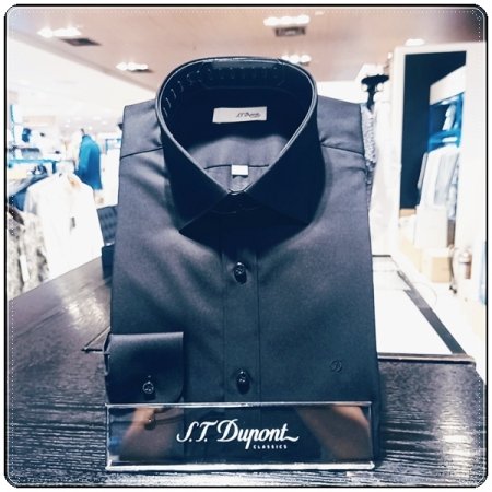 듀퐁만의 시그니처인 삼색자수 사양셔츠