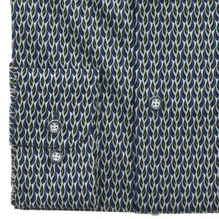 기하학적인모티브가올오버로프린팅된셔츠