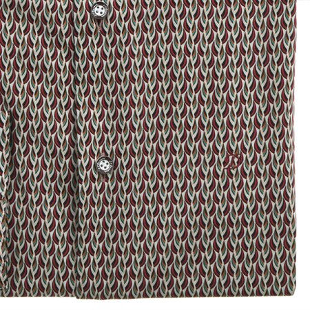 기하학적인모티브가올오버로 프린팅된셔츠