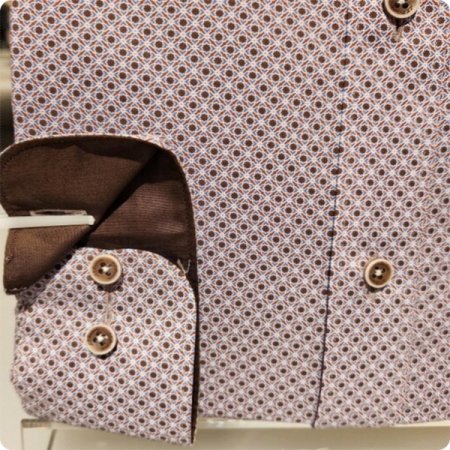 기하학 모티브의 비지니스룩 가능한셔츠