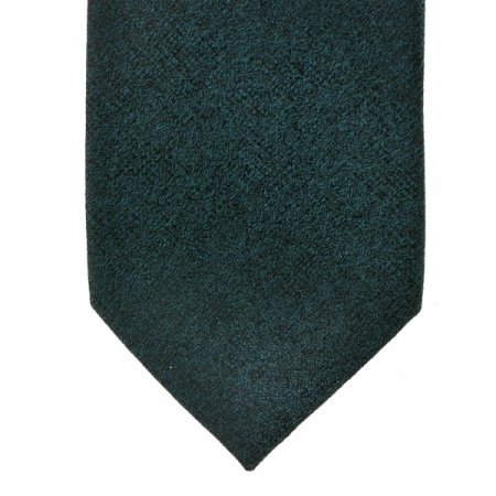 삼색 포인트가 돋보이는 큐빅타이