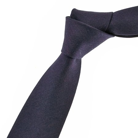 삼색 로고 포인트가 돋보이는 넥타이