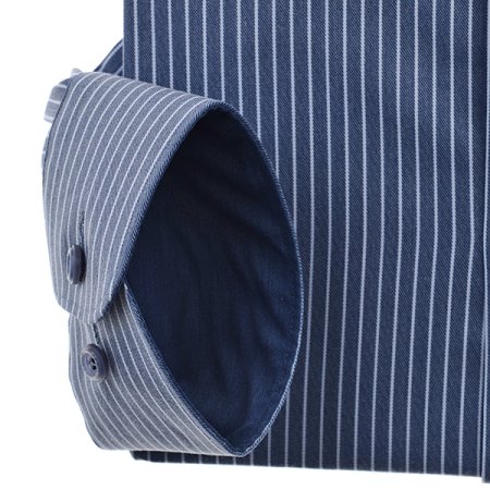 구김이 없는 것이 특징인 셔츠