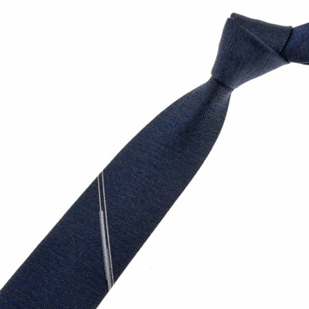 상단의 심플한 사선이 포인트인 타이