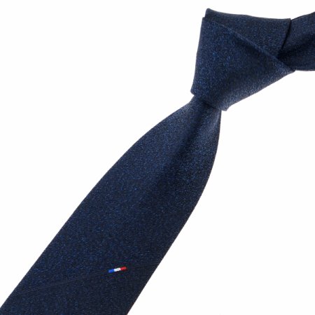 삼색 포인트가 돋보이는 원포인트 타이