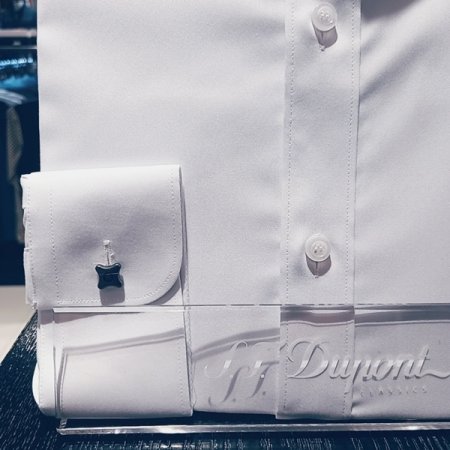 터치감이 좋은 화이트 일반핏셔츠