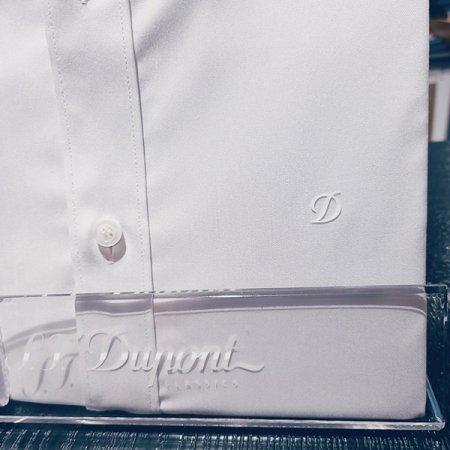 터치감이 좋은 화이트 일반핏셔츠