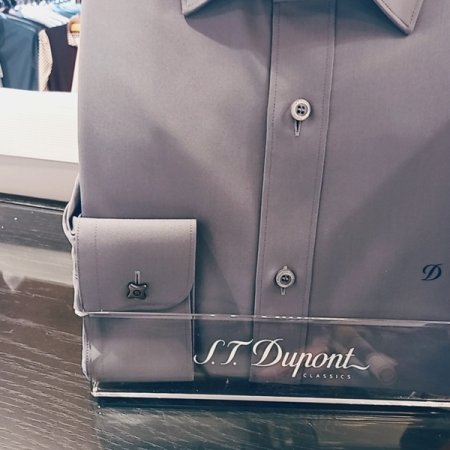 터치감이 좋은 그레이 일반핏셔츠