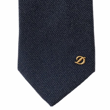 깔끔한 조직감이 돋보이는 솔리드 타이