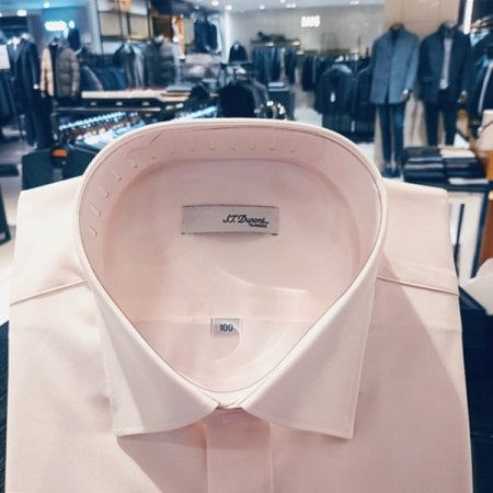 듀퐁만의 시그니처인 삼색자수셔츠