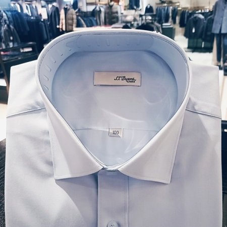 듀퐁만의 시그니처인 삼색자수셔츠