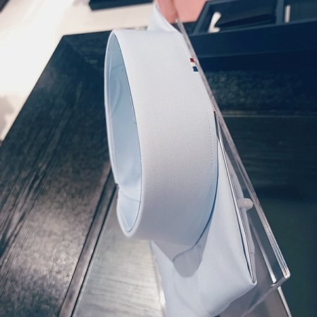 듀퐁만의 시그니처인 삼색자수셔츠