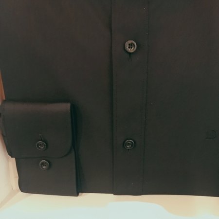 듀퐁만의 시그니처인 삼색자수셔츠