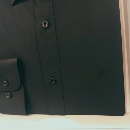 듀퐁만의 시그니처인 삼색자수셔츠