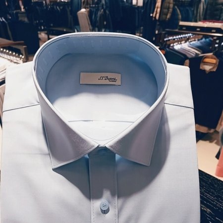 삼색자수를수놓은 클래식한 비즈니스셔츠