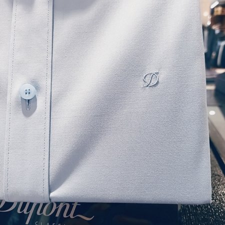 삼색자수를수놓은 클래식한 비즈니스셔츠