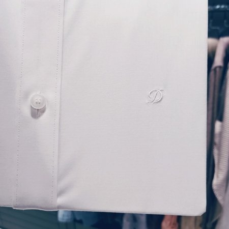 삼색자수를수놓은 클래식한 비즈니스셔츠