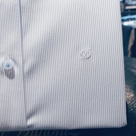 터치감이 좋은 핀 스트라이프 셔츠