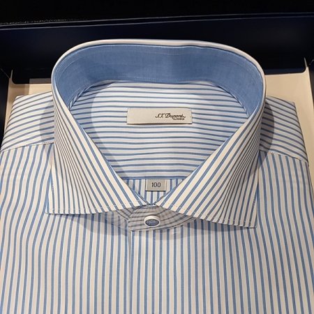 블루톤의 스트라이프패턴 슬림핏셔츠