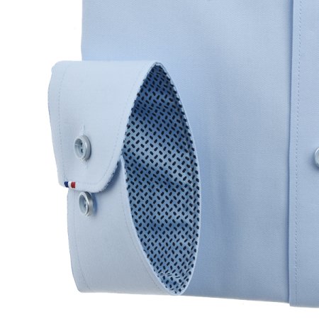 삼색자수를 수놓은 컴포터블 셔츠