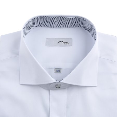 삼색자수를 수놓은 컴포터블 셔츠