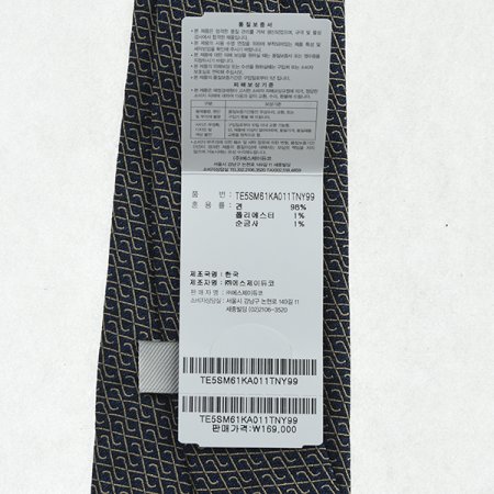 화사한 바닥 컬러와 심플한 라인 타이