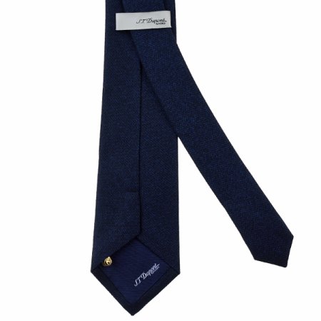 깔끔한 조직감이 돋보이는 솔리드 타이