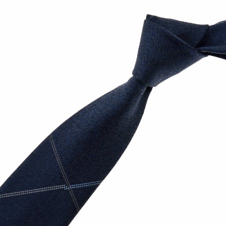 라인이 돋보이는 원포인트 솔리드타이