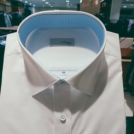 면 스트레치 소재를 사용한 일반핏셔츠