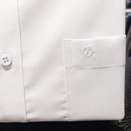 스트레치 소재를 사용한 일반핏 셔츠