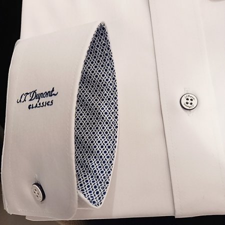 스트레치 소재를 사용한 일반핏 셔츠