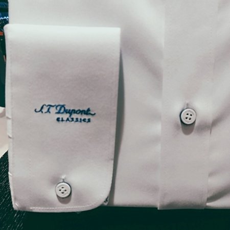 스트레치 소재를 사용한 일반핏 셔츠