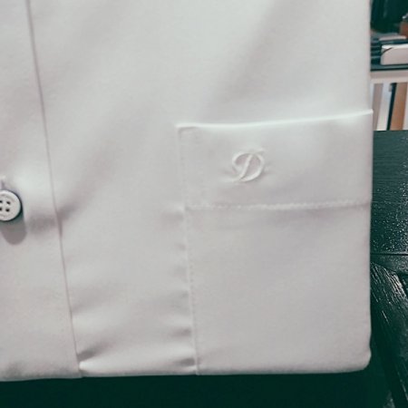 스트레치 소재를 사용한 일반핏 셔츠