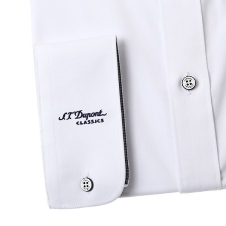 스트레치 소재를 사용한 일반핏셔츠