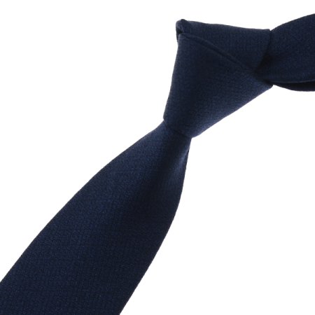 깔끔한 조직감이 돋보이는 솔리드 타이