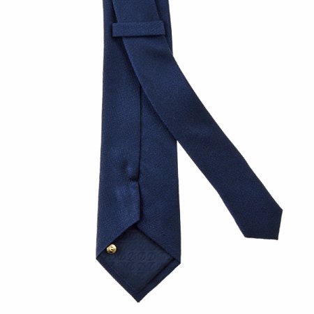 깔끔한 조직감이 돋보이는 솔리드 타이