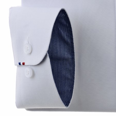 구김이 적고 터치감이소프트한 셔츠