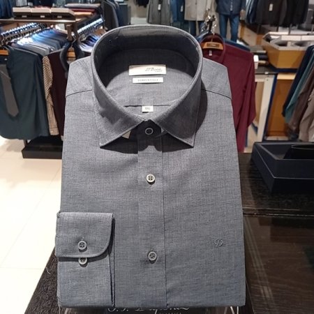 린넨 혼방 소재를 사용한 슬림핏 셔츠