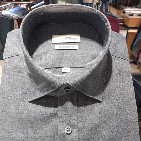 린넨 혼방 소재를 사용한 슬림핏 셔츠