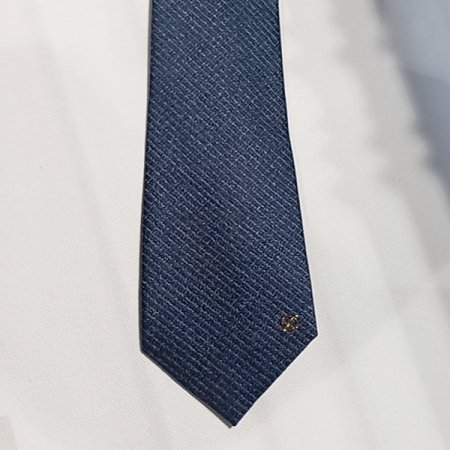 은은한 체크 패턴이 캐주얼한 체크타이