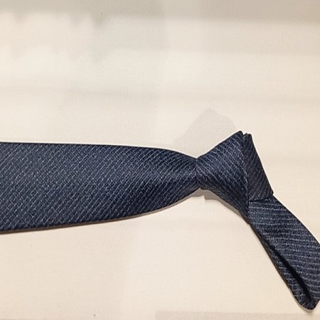 은은한 체크 패턴이 캐주얼한 체크타이