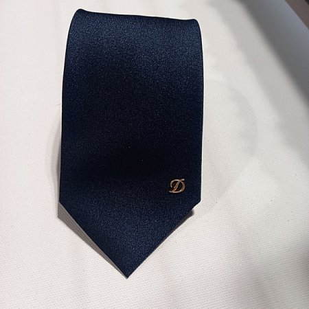 삼색 포인트가 돋보이는 원포인트타이