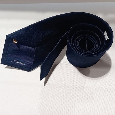 삼색 포인트가 돋보이는 원포인트타이