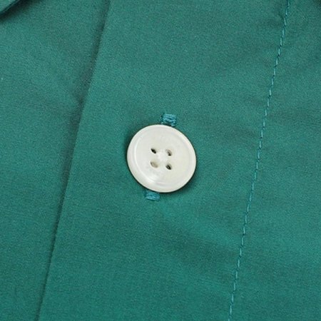 컬러풀한 컬러감이 특징인 셔츠