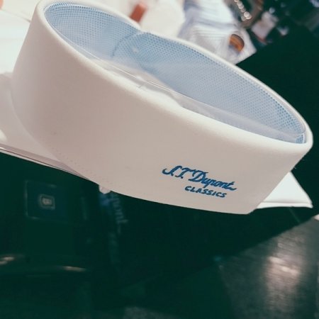 카라 뒷고대에 풀로고 자수 셔츠