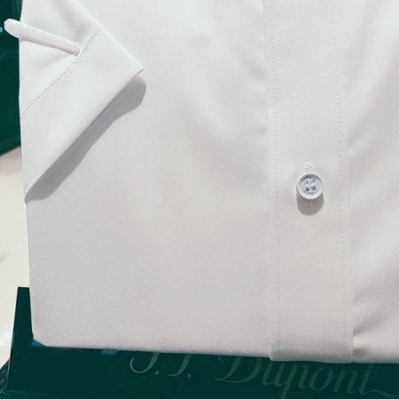 카라 뒷고대에 풀로고 자수 셔츠