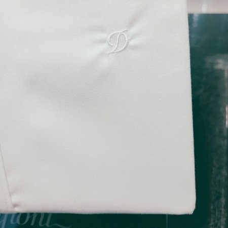 카라 뒷고대에 풀로고 자수 셔츠